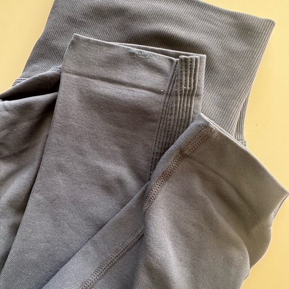 Halara Seamless Flow High Waisted Butt Lifting Leggings - Picture 2 of 5